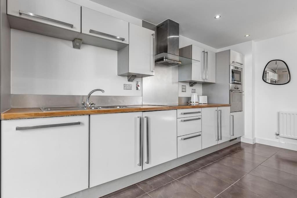 Lovely & Cosy 2 Beds Skyline View Appartamento *