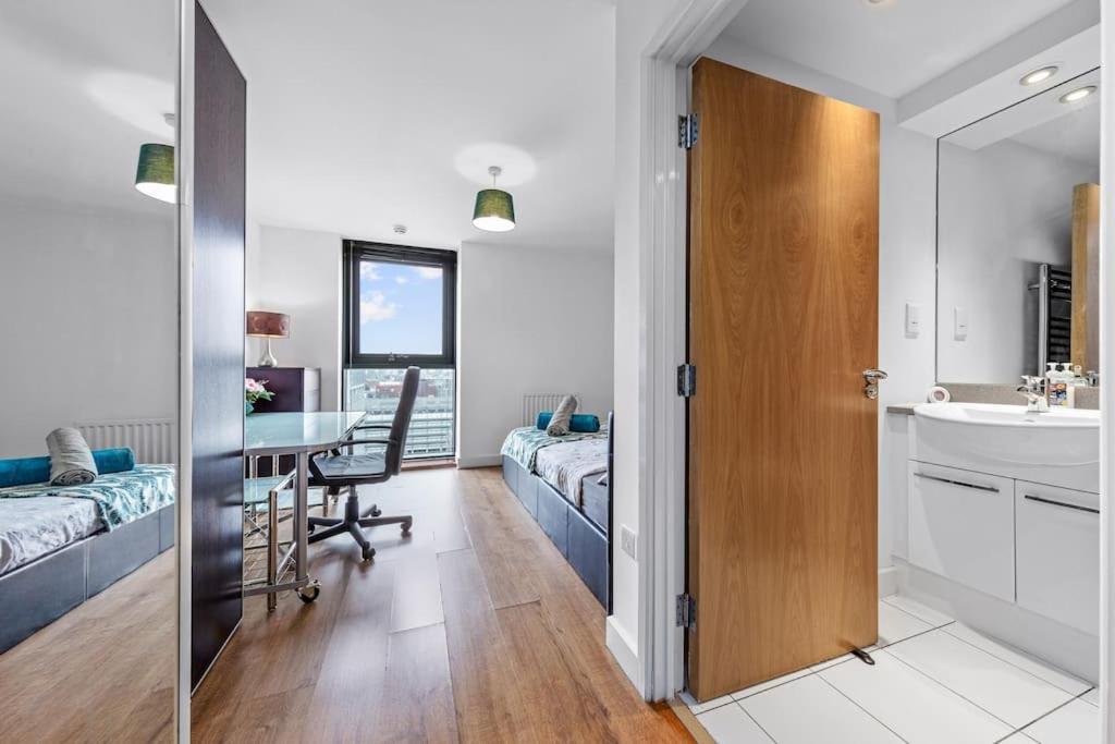 Lovely & Cosy 2 Beds Skyline View Londra