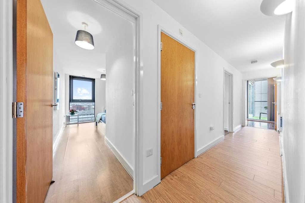 Lovely & Cosy 2 Beds Skyline View Londra